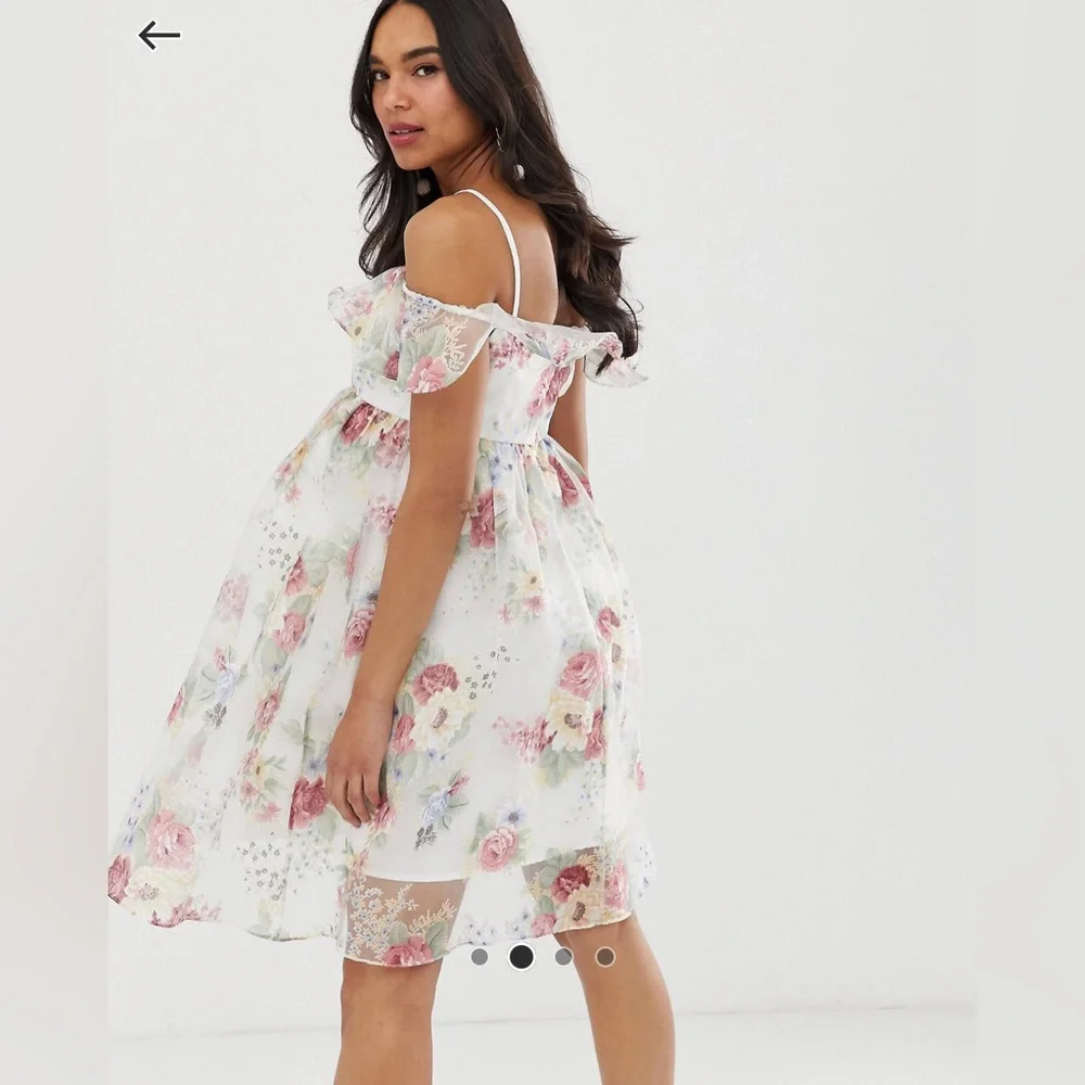 CHI CHI LONDON MATERNITY BARDOT OVERLAY FLORAL WITH FRILL IN CREAM - Picture 3 of 6